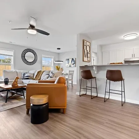 New Luxe Apt 3Br Downtown Fay Unit B